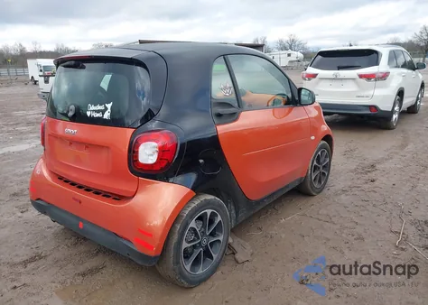 2016 Smart Fortwo Passion z USA, uszkodzony, nr VIN WMEFJ5DA3GK069871